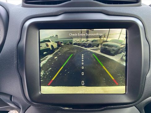 Used 2023 Jeep Renegade Latitude AWD/4WD image 16