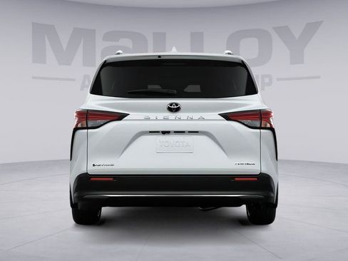 New 2026 Toyota Sienna Platinum image 8