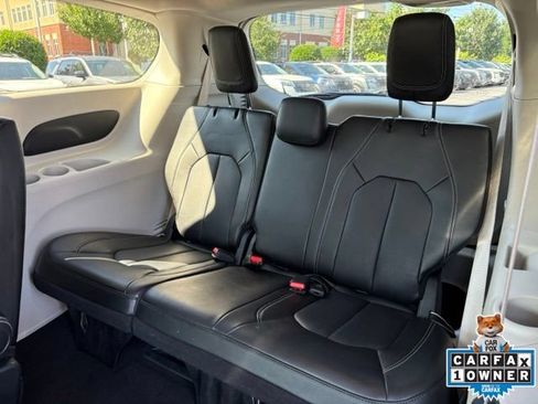 Used 2023 Chrysler Pacifica Touring-L AWD/4WD image 25