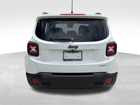 Used 2017 Jeep Renegade Latitude FWD image 6