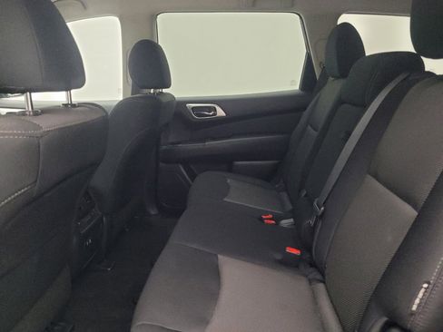 Used 2020 Nissan Pathfinder S FWD image 18