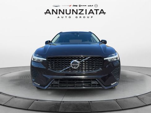 Used 2024 Volvo XC60 B5 Plus image 8