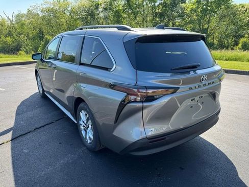New 2026 Toyota Sienna XLE AWD/4WD image 5