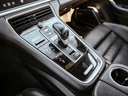 Used 2018 Porsche Panamera 4 image 23