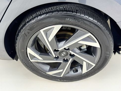 Used 2024 Hyundai Elantra SEL w/ Convenience Package FWD image 39