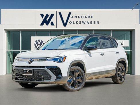 New 2025 Volkswagen Taos SE image 1