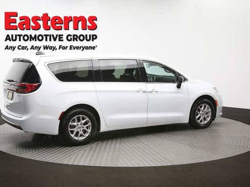 Used 2024 Chrysler Pacifica Touring-L FWD image 44