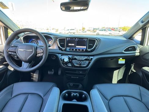 New 2026 Chrysler Pacifica Select w/ S Appearance Package image 12