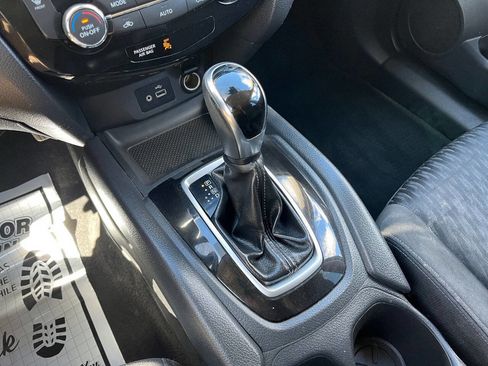 Used 2020 Nissan Rogue SV image 17