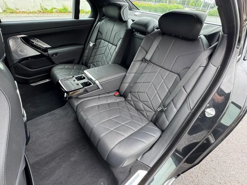Used 2023 BMW i7 xDrive60 AWD/4WD image 42