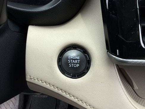Used 2023 Toyota Highlander Platinum FWD image 25