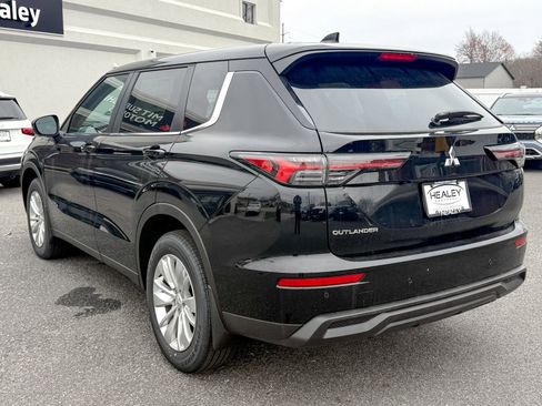 New 2025 Mitsubishi Outlander ES image 5