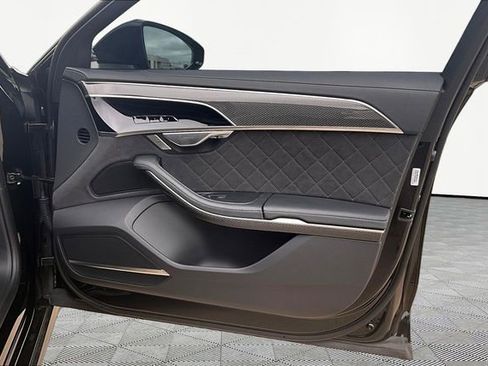 Used 2024 Audi S8 w/ S8 Comfort Plus Package AWD/4WD image 19