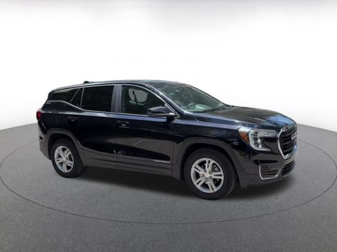 Used 2024 GMC Terrain SLE FWD image 3