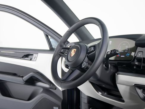 New 2026 Porsche Cayenne image 28