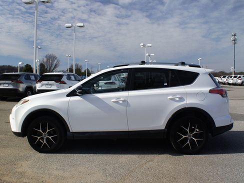 Used 2017 Toyota RAV4 SE image 11
