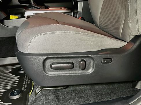 Certified 2020 Toyota Tacoma SR5 AWD/4WD image 20