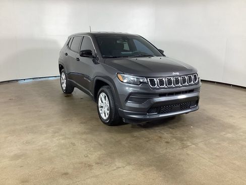 Used 2024 Jeep Compass Sport AWD/4WD image 4