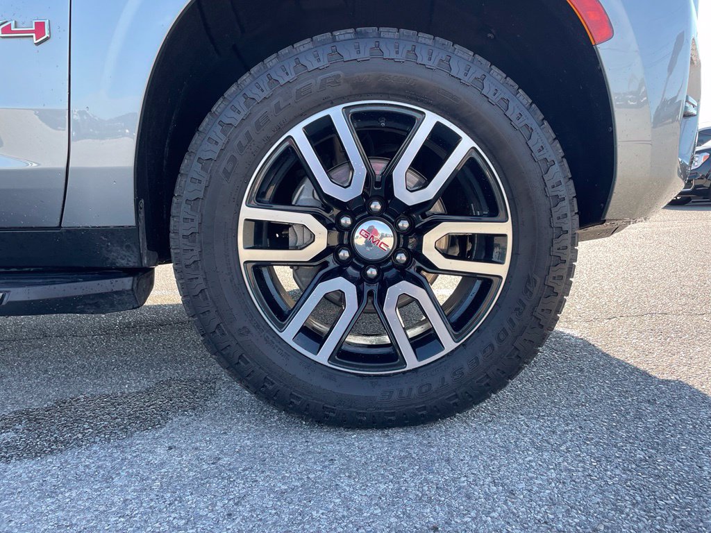 Used 2023 GMC Yukon AT4 w/ LPO, Floor Liner Package AWD/4WD image 31