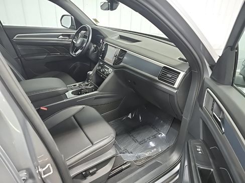 Used 2020 Volkswagen Atlas Cross Sport SEL FWD image 16