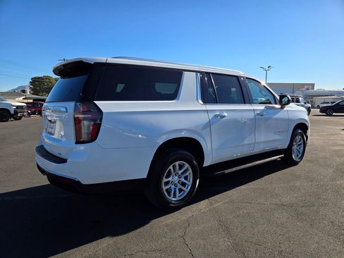 Used 2024 Chevrolet Suburban LT image 5