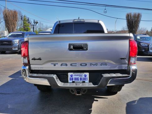 Used 2019 Toyota Tacoma SR5 image 6