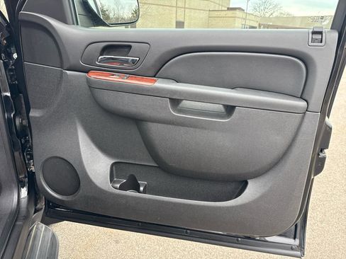 Used 2012 Chevrolet Avalanche LT image 24