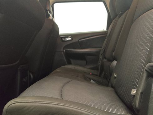 Used 2019 Dodge Journey SE FWD image 18