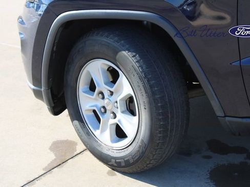 Used 2017 Jeep Grand Cherokee Laredo w/ Quick Order Package 23E image 9