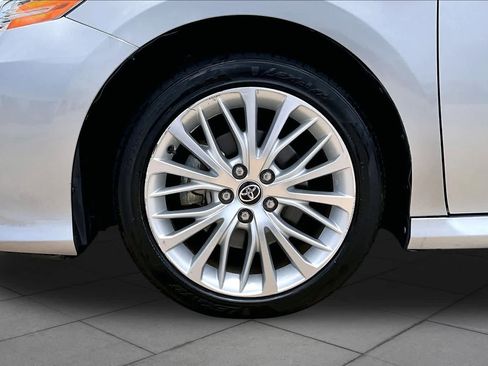 Used 2020 Toyota Camry XLE FWD image 11