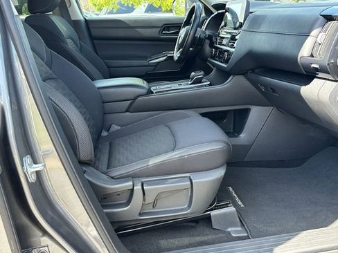 Certified 2025 Nissan Pathfinder SV FWD image 15