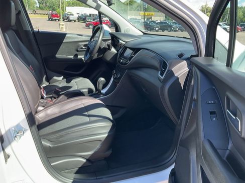 Used 2022 Chevrolet Trax LT w/ Driver Confidence Package image 15