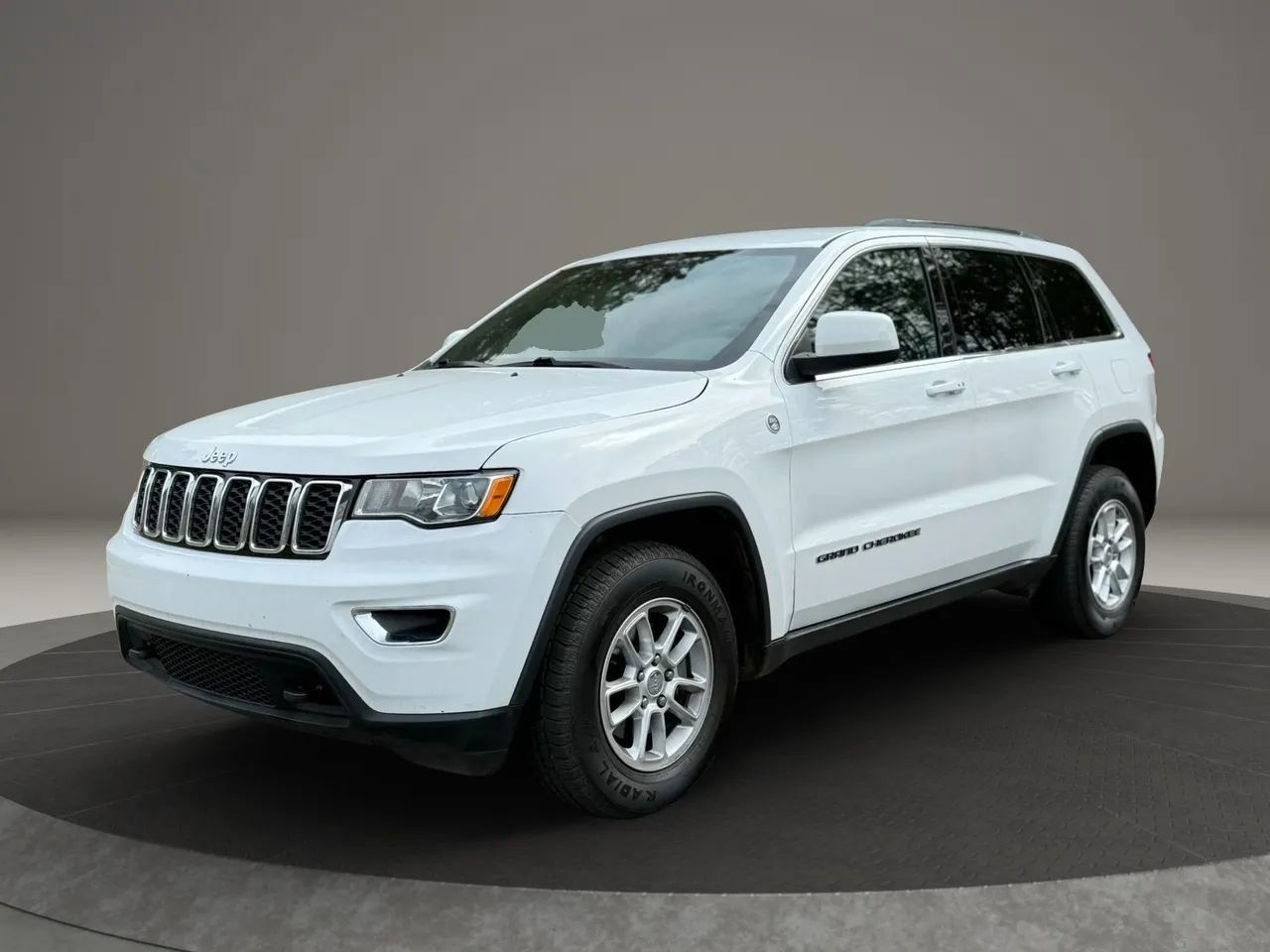 Used 2019 Jeep Grand Cherokee Laredo AWD/4WD image 1
