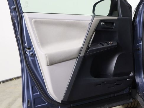 Used 2013 Toyota RAV4 LE image 19