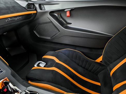 Used 2022 Lamborghini Huracan STO RWD image 37