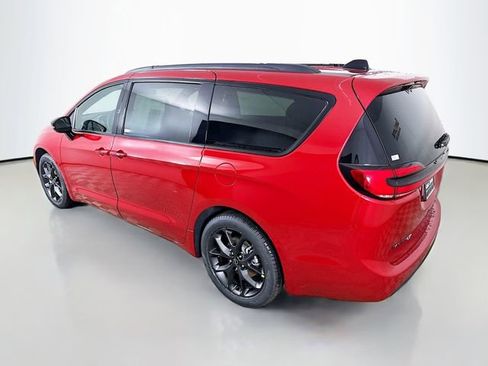 New 2026 Chrysler Pacifica Select image 5