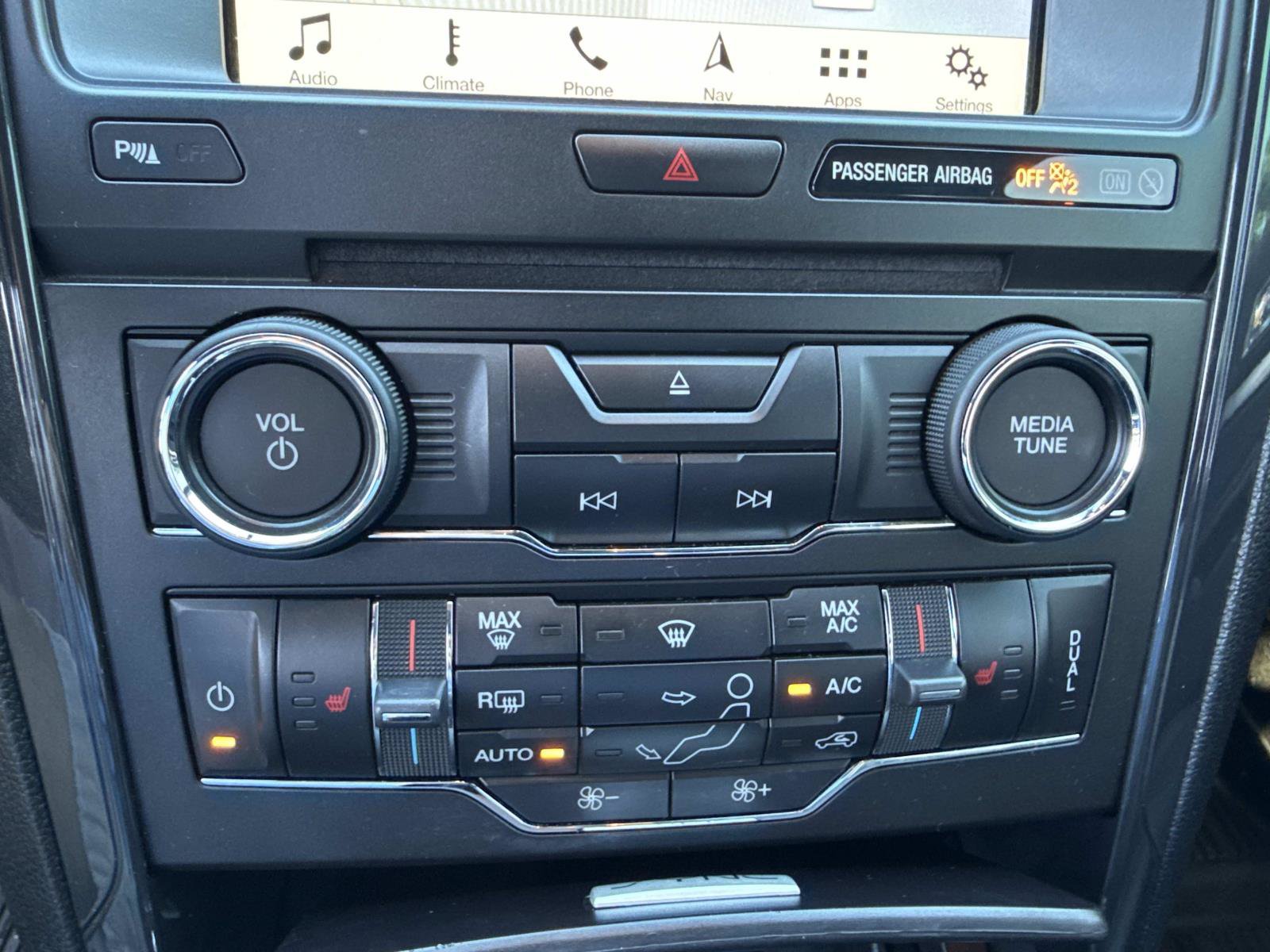Used 2018 Ford Explorer XLT w/ Equipment Group 202A AWD/4WD image 27
