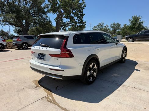 Certified 2025 Volvo V60 B5 Cross Country Plus AWD/4WD image 6