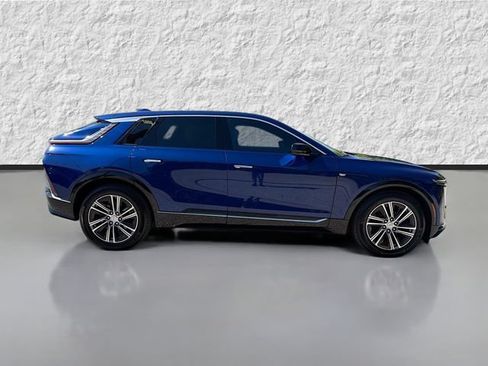 Used 2024 Cadillac Lyriq Luxury AWD/4WD image 2