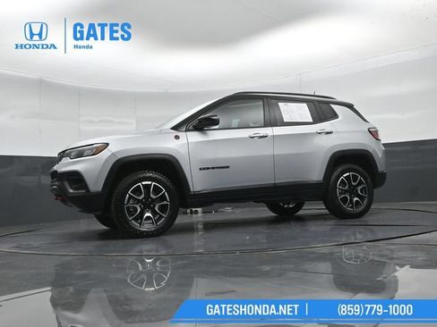 Used 2024 Jeep Compass Trailhawk AWD/4WD image 41