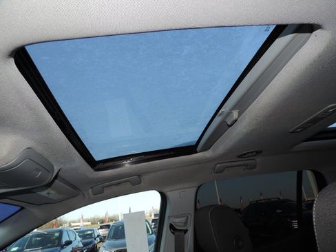 Used 2023 GMC Acadia SLE w/ Driver Convenience Package image 21