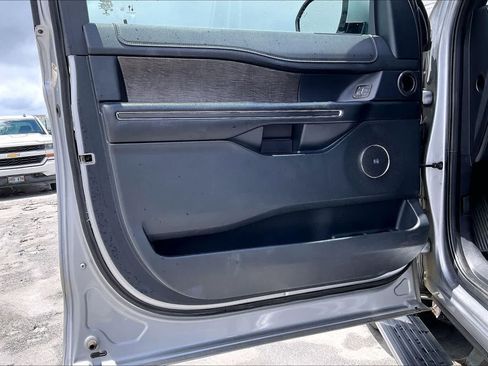 Used 2021 Ford Expedition Limited AWD/4WD image 27