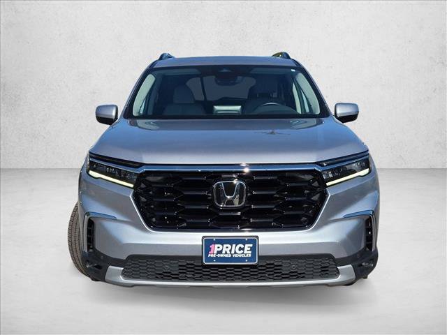 Used 2025 Honda Pilot Touring image 2
