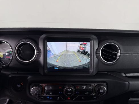 Used 2023 Jeep Wrangler Unlimited Sahara AWD/4WD image 41