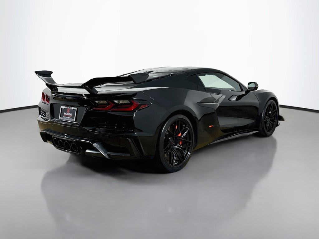 Used 2025 Chevrolet Corvette Z06 RWD image 7