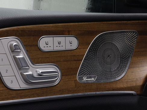 Used 2025 Mercedes-Benz GLS 450 4MATIC image 6