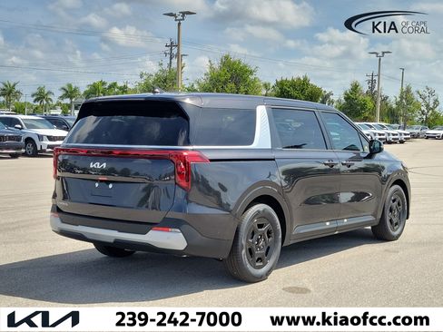 New 2026 Kia Carnival FWD image 6