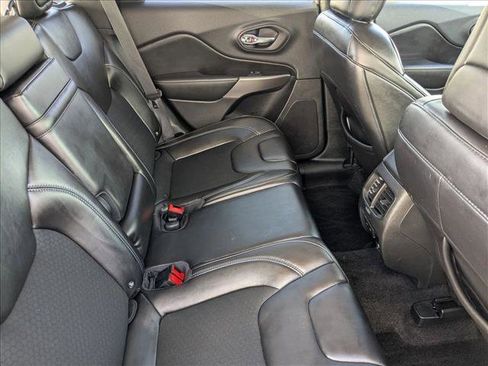 Used 2019 Jeep Cherokee Latitude Plus w/ Comfort/Convenience Group image 19