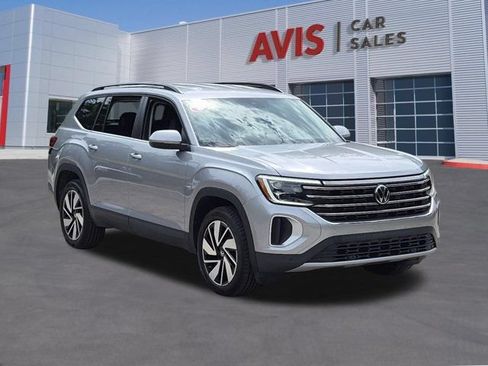 Used 2025 Volkswagen Atlas SE FWD image 3