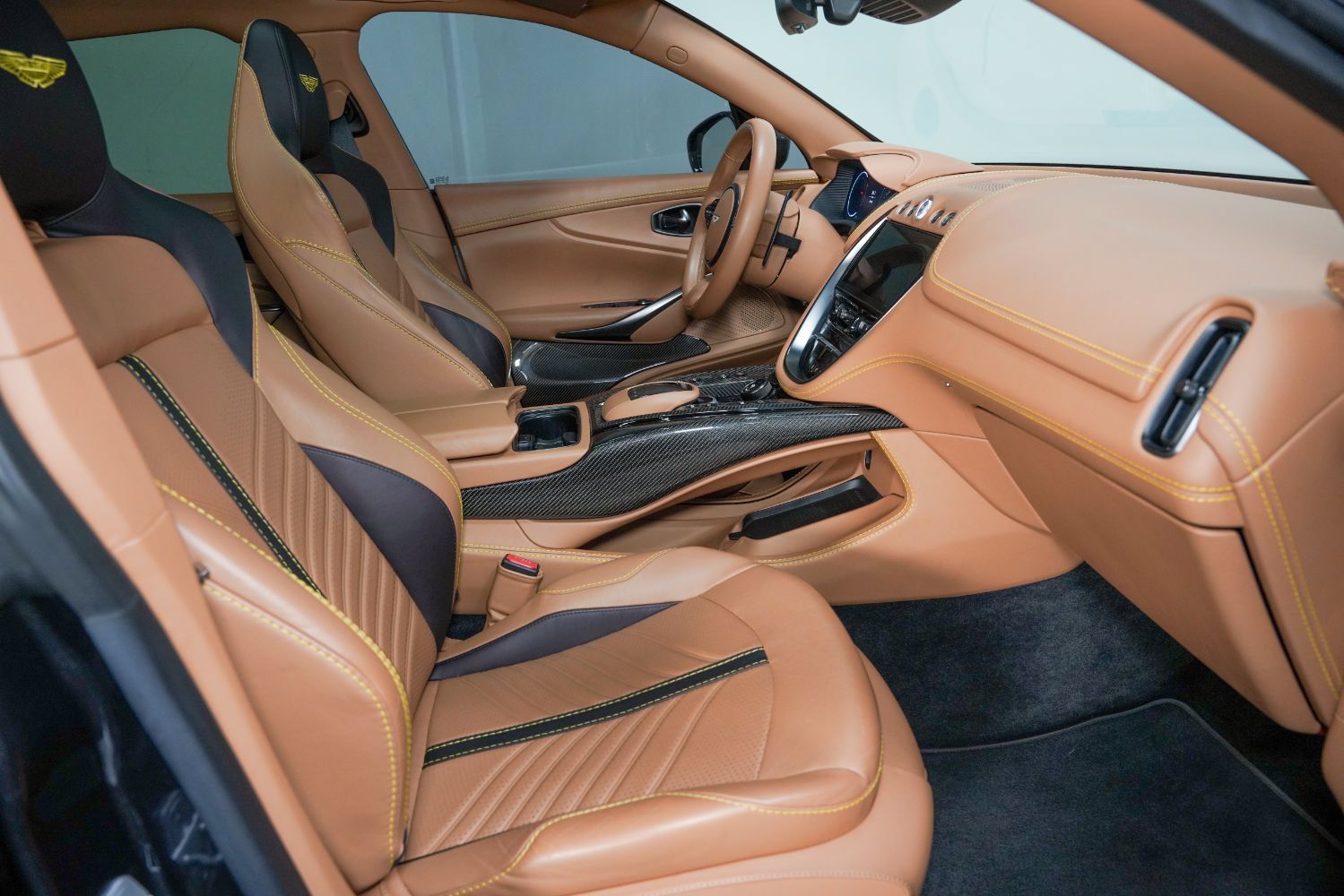 Used 2023 Aston Martin DBX 707 AWD/4WD image 2